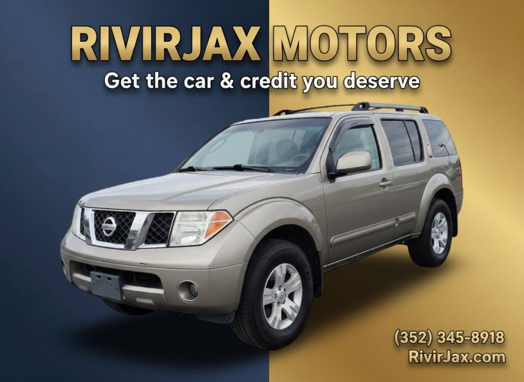 2005 Nissan Pathfinder LE's photo