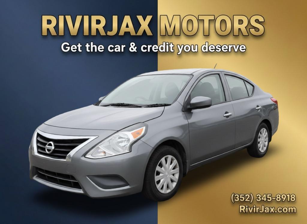 2017 Nissan Versa Sedan SV's photo